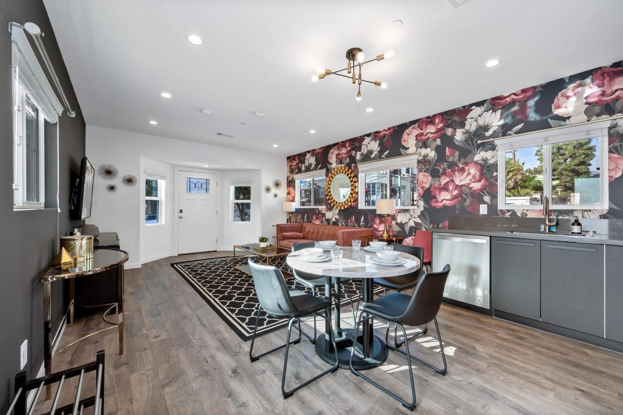 Art Deco By Avantstay 1920S Remodeled Bungalow Open Layout Courtyard Лос-Анджелес Экстерьер фото